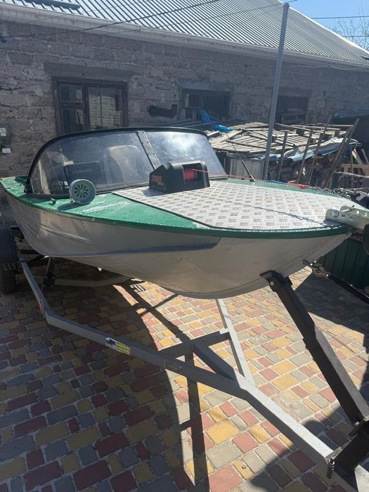 Продам лодку днепр з мотором