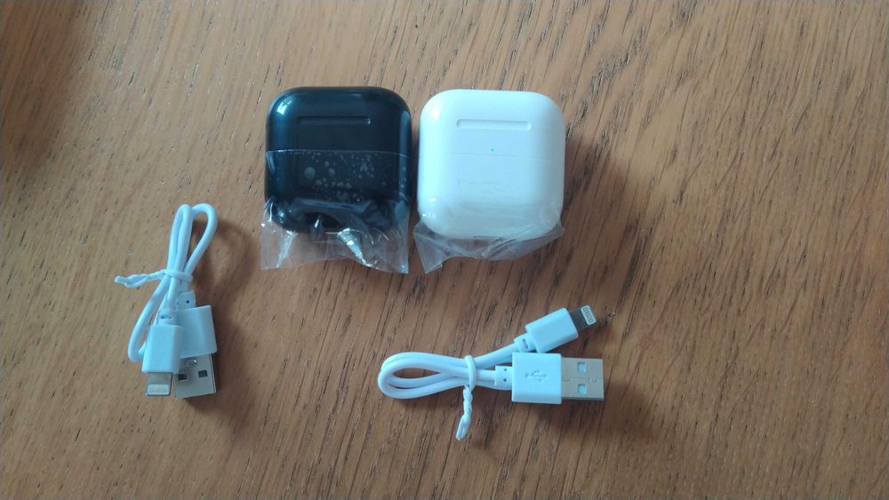 Phones Bluetooth TWS PRO 4 NOVOS (Branco/Preto)