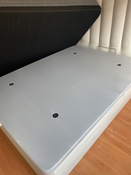 Cama com arrumação + colchão 140 cm – Como novo!