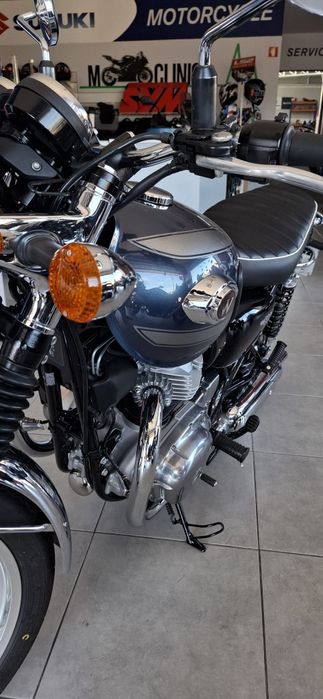 W 800 Kawasaki c/Nova 2025