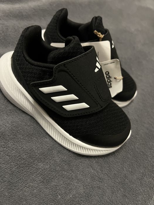Кросовки adidas новые