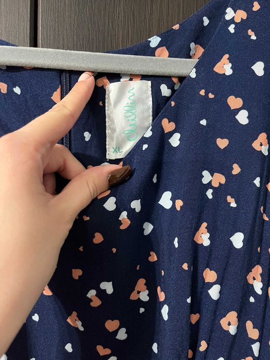 Granatowa sukienka w serduszka Cropp XL