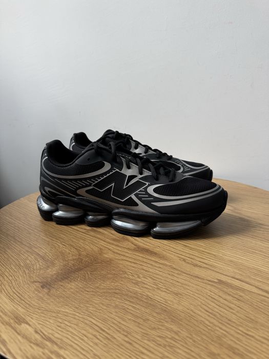 Кросівки Чоловічі New Balance 2000 Checks Off Another Essential In “Black/Silver Metallic  оригінал  43/44,5