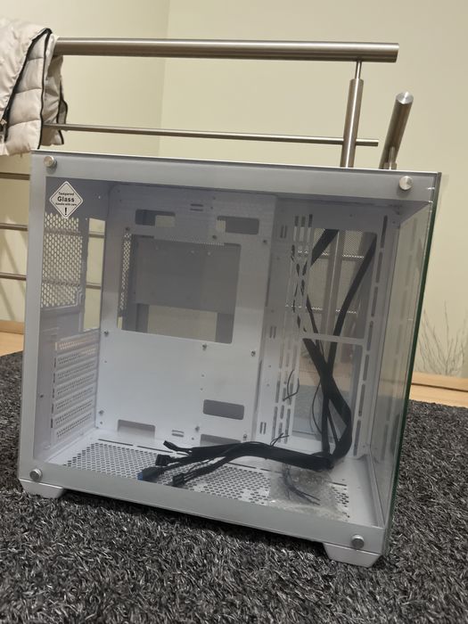 Caixa pc branca totalemnte nova pronta a usar