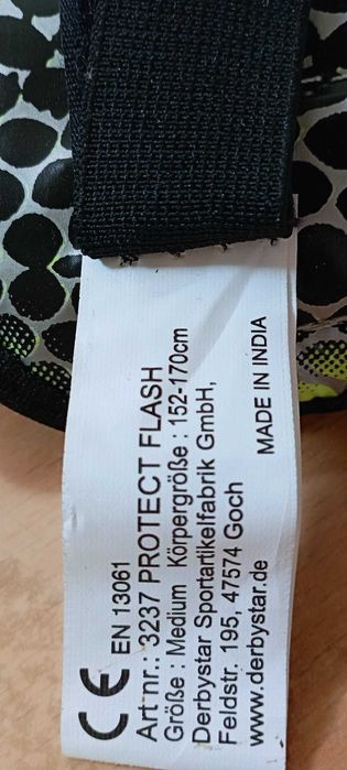 Ochraniacze na golenie Derbystar Protect Flash r.M, wzrost 152-170cm