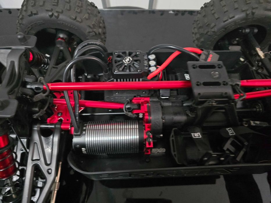 Arrma outcast 8s exb
