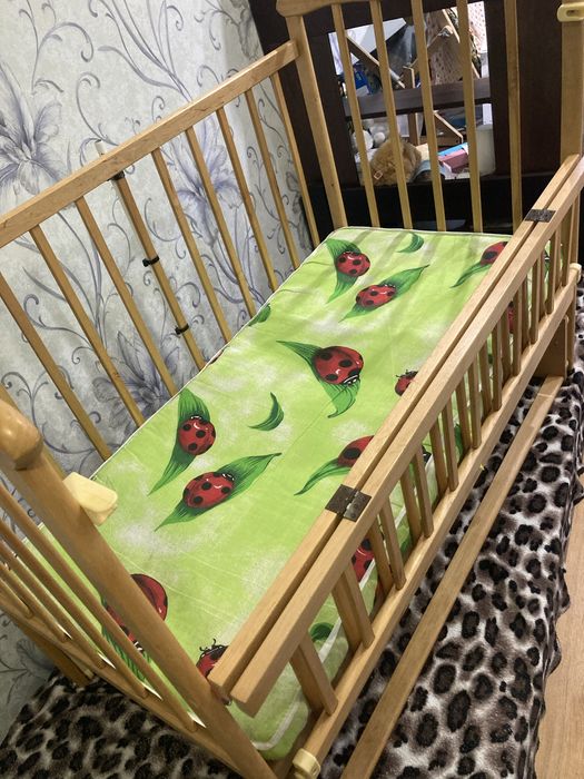 Детская кровать с маятниковым механизмом б/у