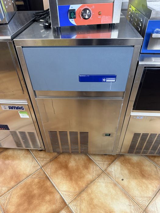 Maquina de gelo BREMA Cubo 45 kg Garantia e instalação