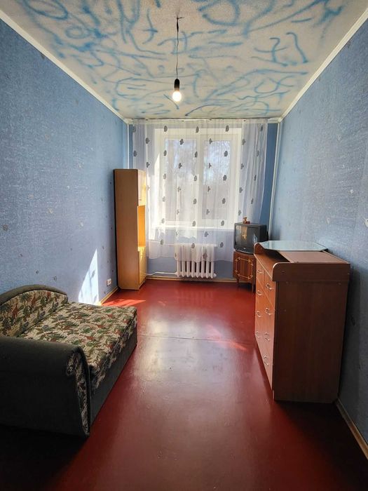 Продам 3-комн квартиру 54м2 по улице Михаила Комарова MV