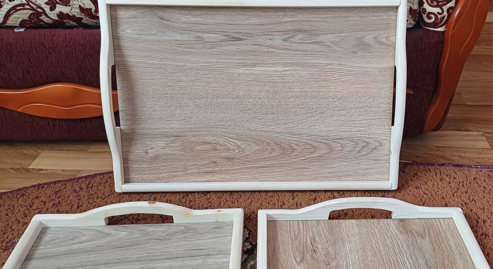 Піднос з дерева.