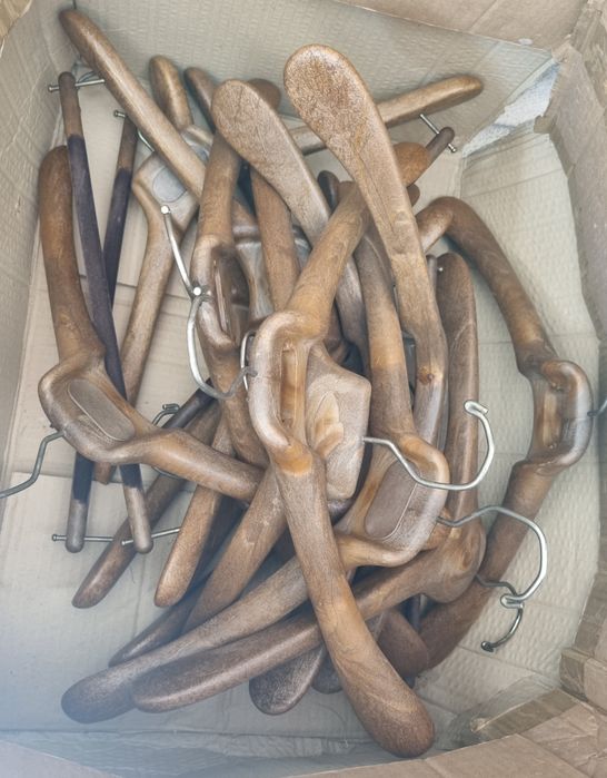 Cabides de plastico sintectico