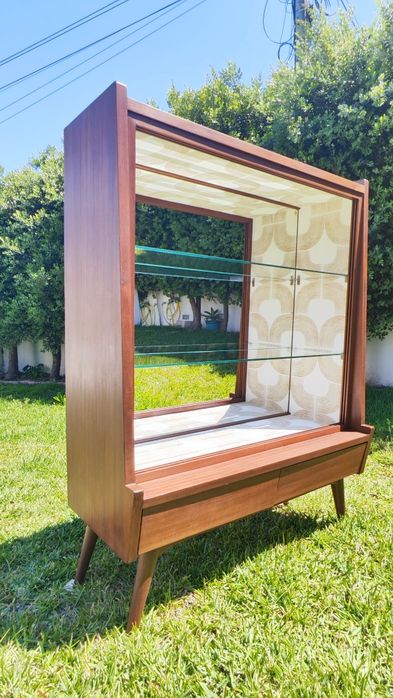 Vitrine midcentury recuperada