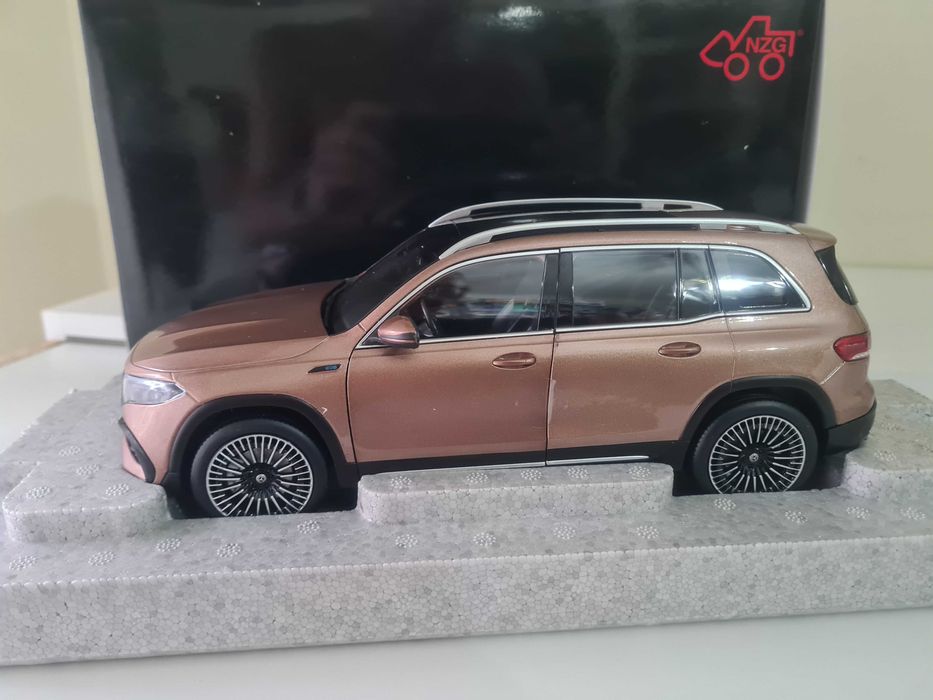 Mercedes Benz EQB  1/18 novo na caixa BAIXA DE PRECO SO 40€