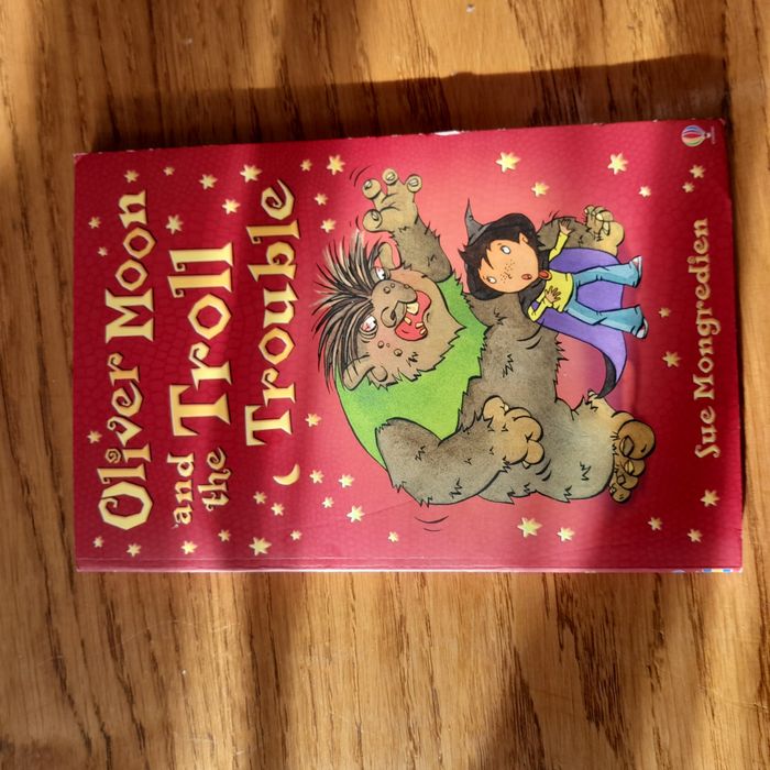 дитяча книга англійською Olver Moon and the Troll Trouble by Sue Mongredien