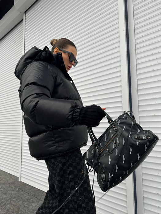 Пуховик чорний новий