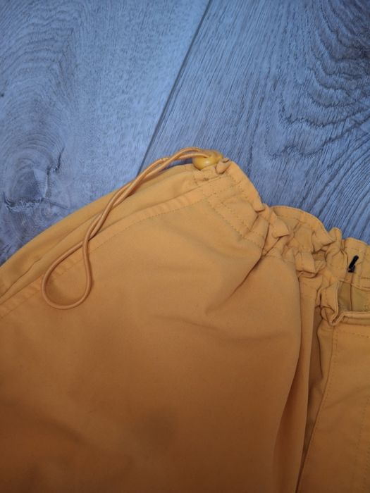 Штани помаранчеві
