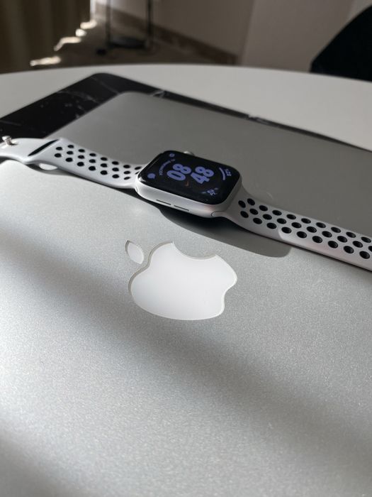 Apple Watch SE 44 mm GPS + Cellular (LTE) – Edycja Nike | Stan Bardzo Dobry
