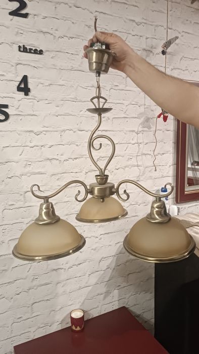 Продам люстру б/в