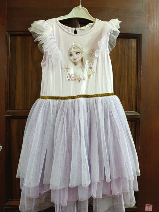 Віддам сукню на дівчинку 8-10 років