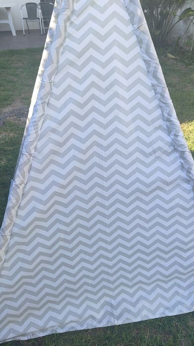 Tenda Tipi branco e cinza