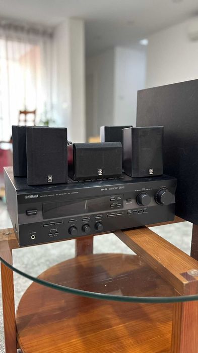 Sistema Home Cinema Yamaha 5.1 Completo (Recetor + 5 Colunas + Subwoofer)