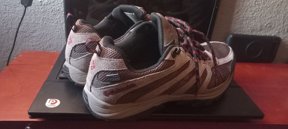 Tenis colombia N43 impecavel