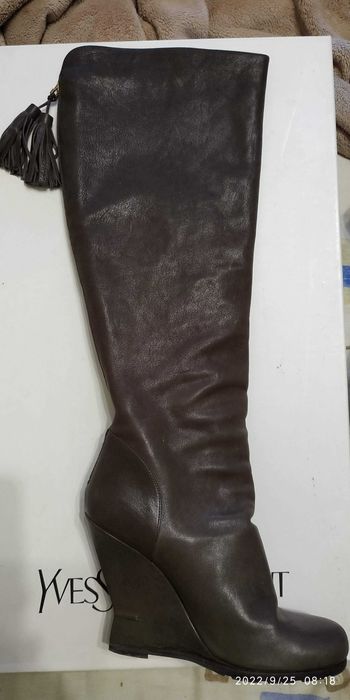 Чоботи жіночі Yves Saint Laurent, р.39 коричневі. шкіра