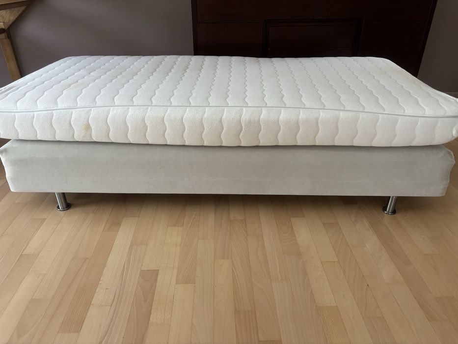 Łóżko z materacem 90x200cm dwie osoby