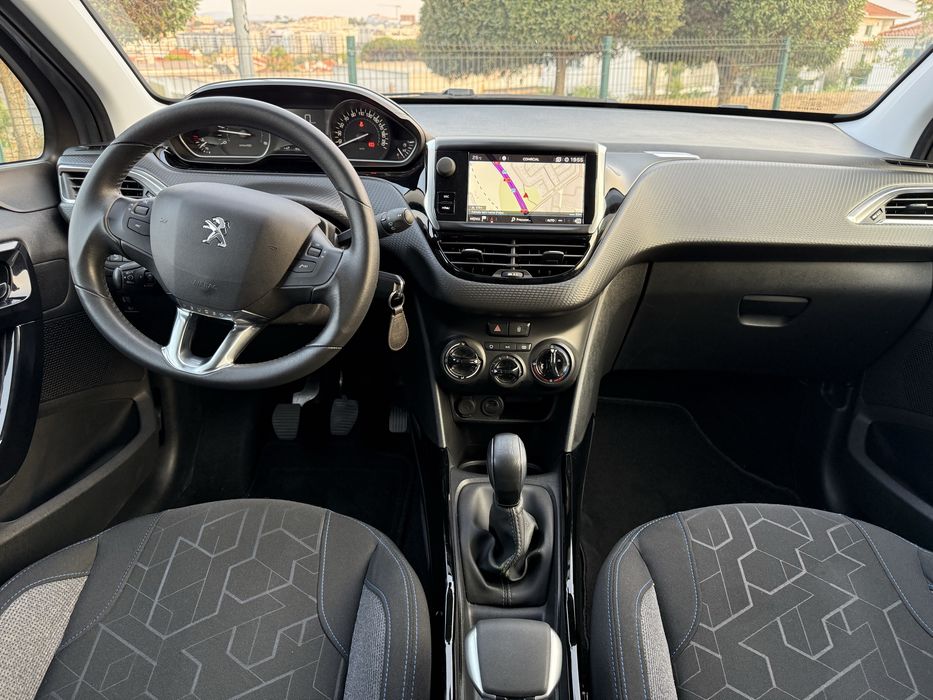 Peugeot 2008 Signature 1.5HDI (2019)