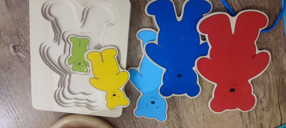 Zestaw drewnianych układanek