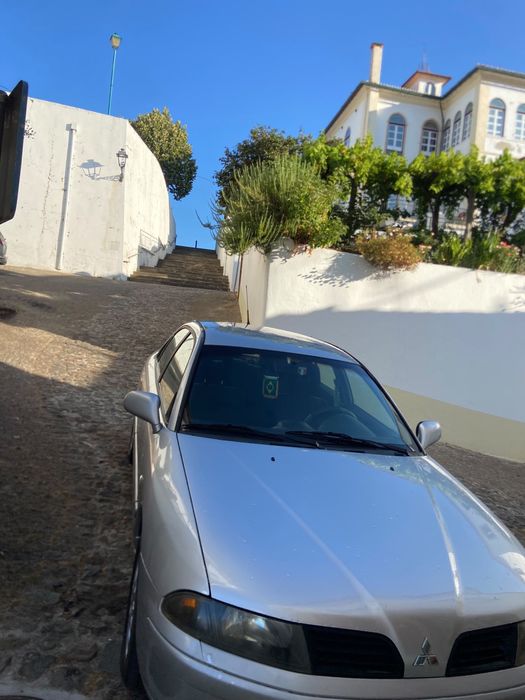 Carro     Modelo: Mitsubishi Carisma Sedan