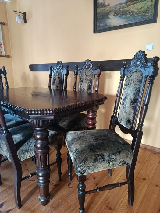 Stół rozkładany plus sześć krzeseł