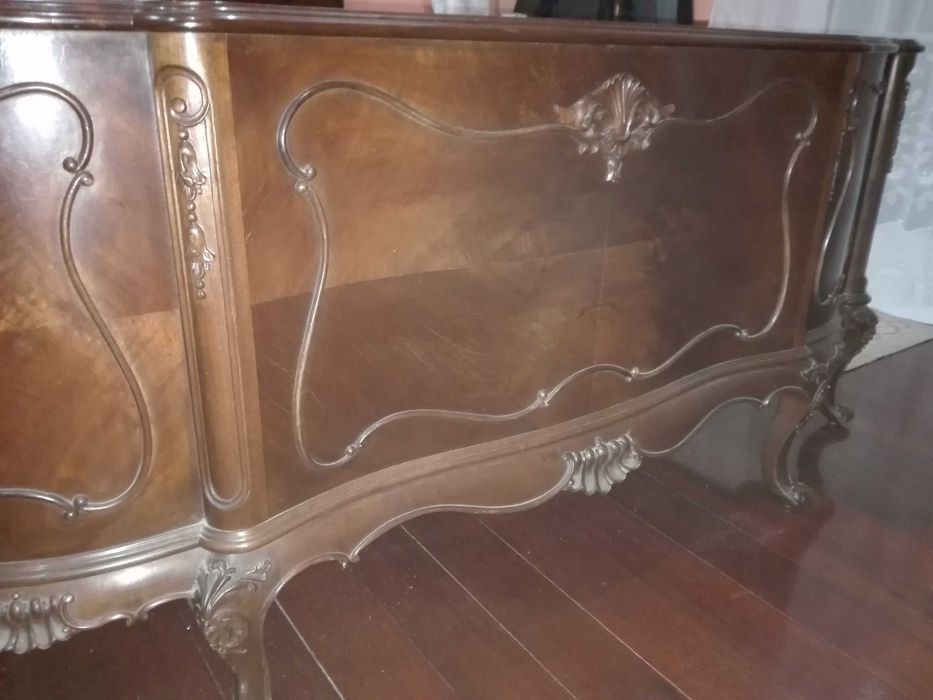 Cama de casal em madeira maciça