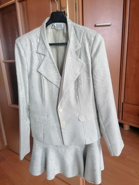 Marynarka ze spódnicą