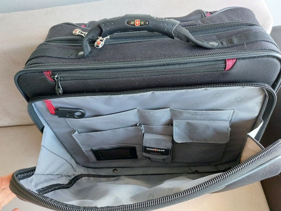 Walizka, torba na kółkach Wenger na Laptopa.