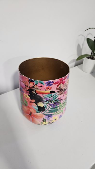 Vaso decorativo em latão