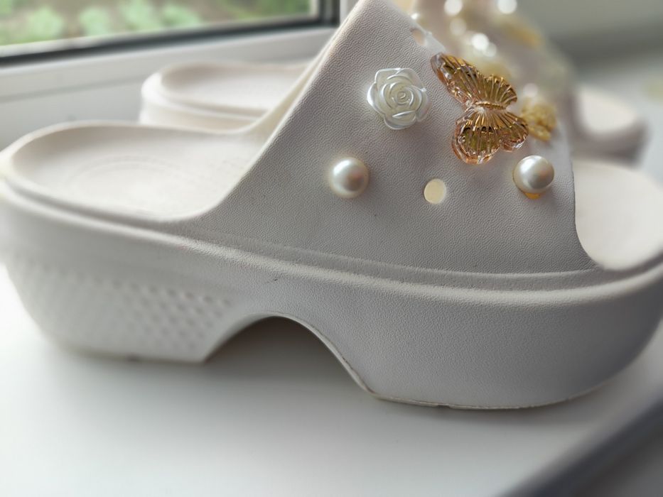 Жіночі шльопанці