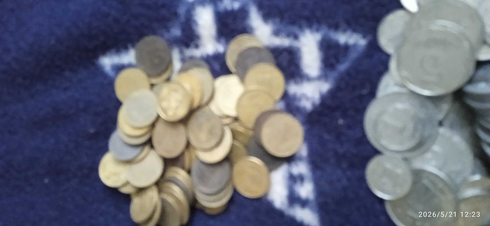 Монети різних краін все одним лотом