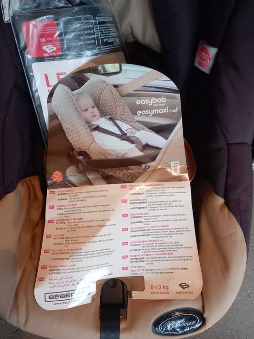 Cadeira de bebe usada a venda para desocupar.