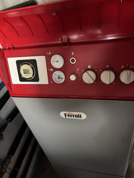 Caldeira de aquecimento a gasoleo Ferroli + tanque 1000L