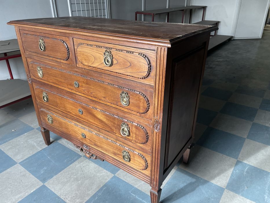 Comoda vintage em madeira maciça