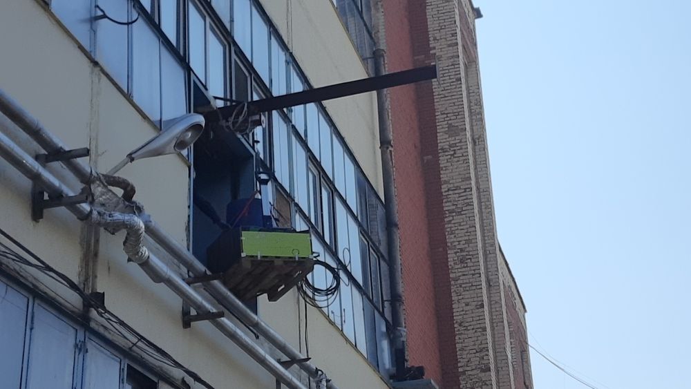 Кран у вікно 500кг. 50м.  1.т Оренда