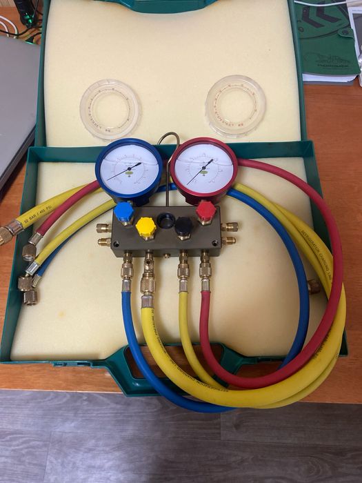 REFCO M4-3-DELUXE R12 (R134a)  MADE Switzerland  Маномитри 80мм 1класс