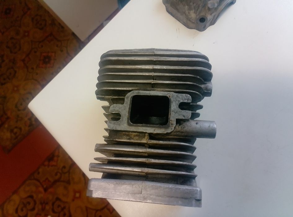 Продам   циліндр із піддоном. До 180 штиля.