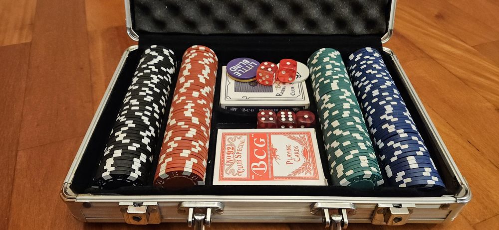 Conjunto de cartas com mala
