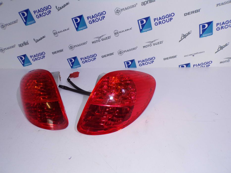 Lampa Prawa i Lewa Tył Kierunkowskazy Nowe Piaggio X9