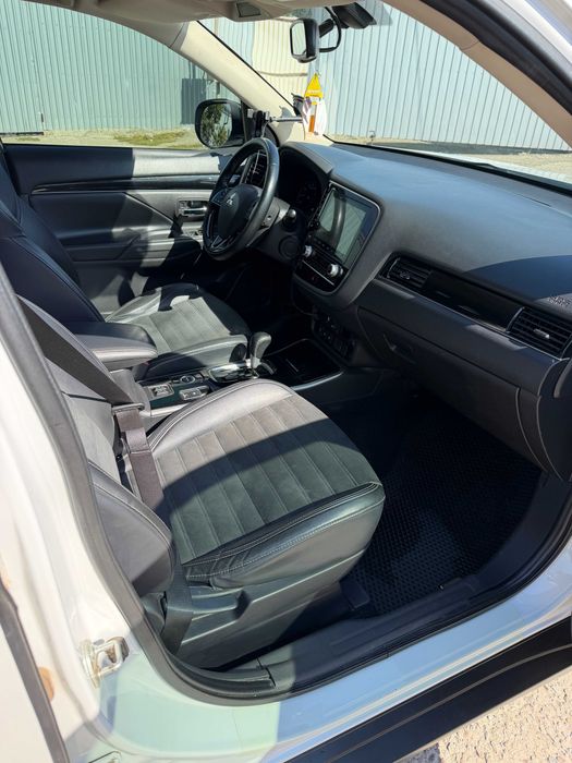 Mitsubishi Outlander 3 2021 авто в гарному стані.
