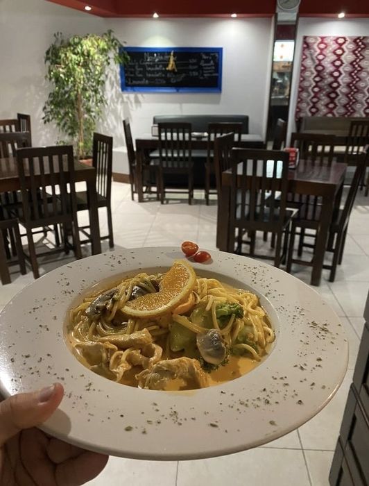 Mesas e cadeiras de madeira maciça para estabelecimento