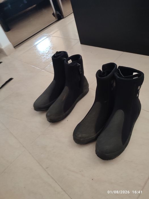 Botins de Mergulho em Neoprene (Par) – Como Novos / Excelente Estado