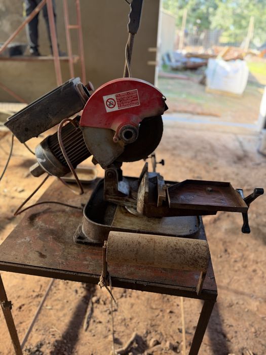 Serra de Corte Metal 1,5 CV c/ Bancada em Ferro – Sacchi